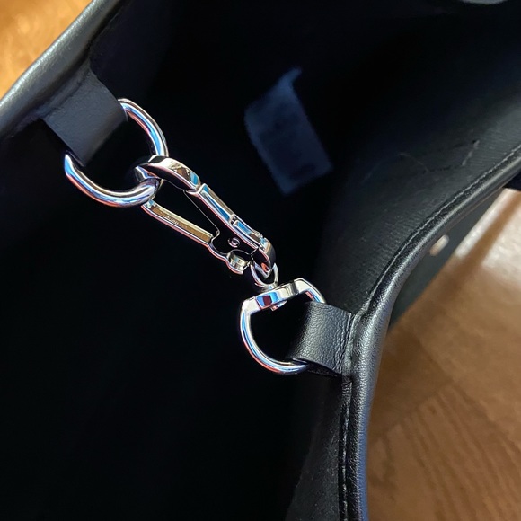 Karl Lagerfeld Tote. - Picture 4 of 7